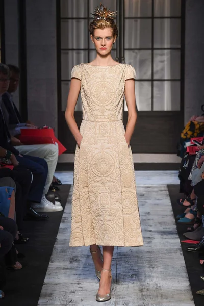Look 24